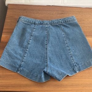 NWOT H&M 
Excellent Condition
Size 8
Color Blue. Zips on Side.
#643